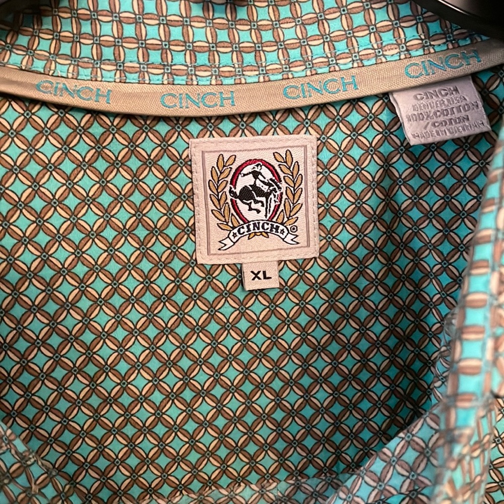 Men’s size XL Cinch western dress shirt.